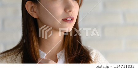 女性のソフトフォーカスな写真 114711833