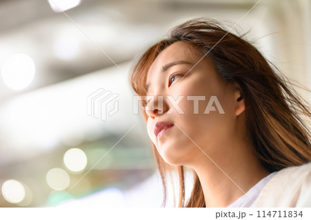 女性のソフトフォーカスな写真 114711834