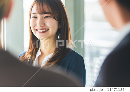 きれいな女性 114711854