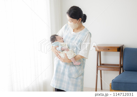 赤ちゃんと保健師の家庭訪問 114712031