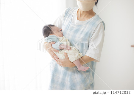 赤ちゃんと保健師の家庭訪問 114712032
