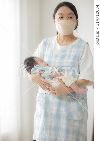 赤ちゃんと保健師の家庭訪問 114712034