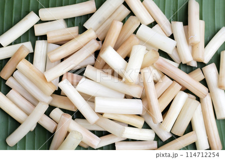 Fresh lotus rootlet on banana leaf Fresh lotus rootlet on banana leaf 114712254