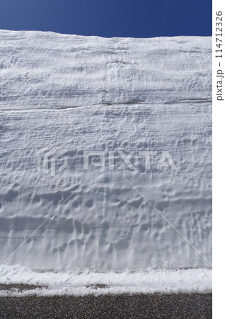 雪の大谷 立山黒部アルペンルート 雪の大谷 立山黒部アルペンルート 114712326