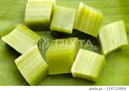 Steamed pandan layer cake. Thai Desserts. 114712669