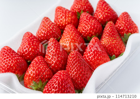 パック入りの苺 114713210