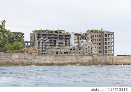 海上から見た軍艦島 海上から見た軍艦島 114713318