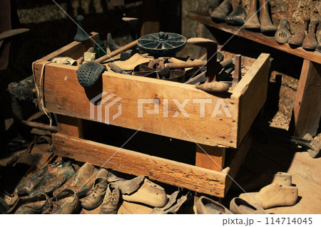 Antique shoemaker's workshop and tool from the Middle East 114714045