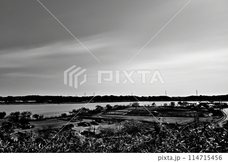 千葉県 高野山桃山公園展望台からの手賀沼の風景 モノクローム 長秒撮影 千葉県 高野山桃山公園展望台からの手賀沼の風景 モノクローム 長秒撮影 114715456