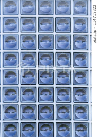 街中の様々な建造物の壁の模様 街中の様々な建造物の壁の模様 114715822