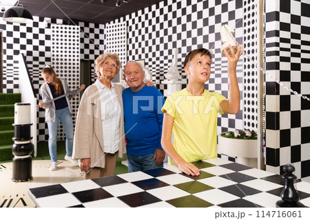 Grandkids and grandparents in escape room Grandkids and grandparents in escape room 114716061