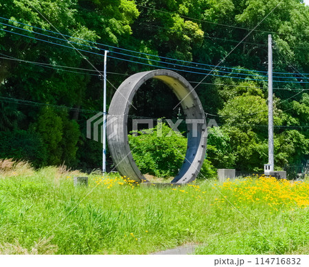 大きな水道管のオブジェ 114716832