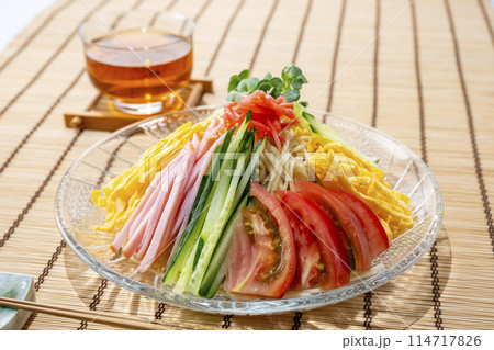 暑い日に美味しい冷やし中華 冷麺 暑い日に美味しい冷やし中華 冷麺 114717826