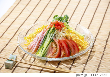 暑い日に美味しい冷やし中華 冷麺 暑い日に美味しい冷やし中華 冷麺 114717846