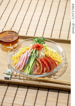 暑い日に美味しい冷やし中華　冷麺 114717868