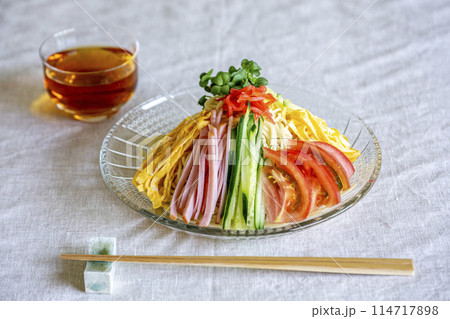 暑い日に美味しい冷やし中華 冷麺 暑い日に美味しい冷やし中華 冷麺 114717898