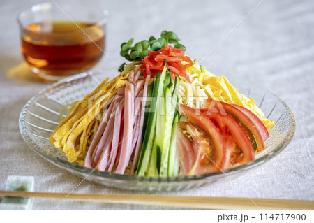 暑い日に美味しい冷やし中華　冷麺 114717900