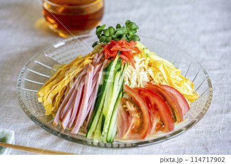 暑い日に美味しい冷やし中華 冷麺 暑い日に美味しい冷やし中華 冷麺 114717902