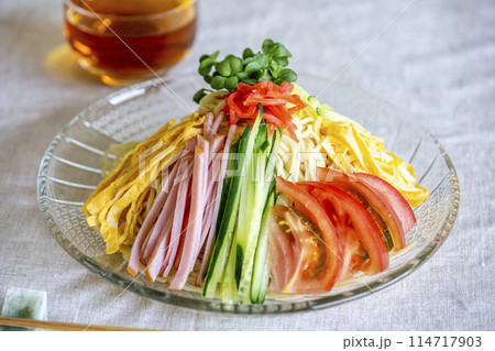 暑い日に美味しい冷やし中華　冷麺 114717903