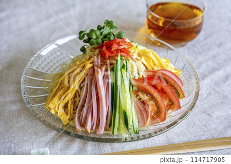暑い日に美味しい冷やし中華　冷麺 114717905
