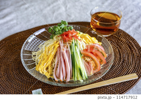 暑い日に美味しい冷やし中華 冷麺 暑い日に美味しい冷やし中華 冷麺 114717912