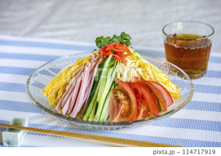 暑い日に美味しい冷やし中華 冷麺 暑い日に美味しい冷やし中華 冷麺 114717919