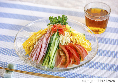 暑い日に美味しい冷やし中華 冷麺 暑い日に美味しい冷やし中華 冷麺 114717920
