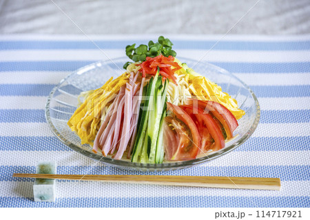 暑い日に美味しい冷やし中華 冷麺 暑い日に美味しい冷やし中華 冷麺 114717921