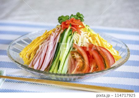 暑い日に美味しい冷やし中華　冷麺 114717925