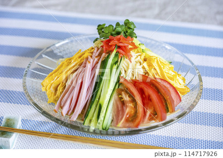 暑い日に美味しい冷やし中華　冷麺 114717926