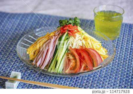 暑い日に美味しい冷やし中華 冷麺 暑い日に美味しい冷やし中華 冷麺 114717928