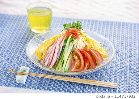 暑い日に美味しい冷やし中華　冷麺 114717932