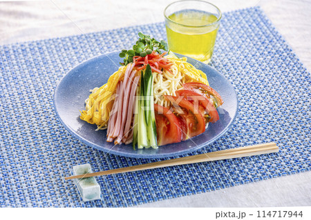 暑い日に美味しい冷やし中華 冷麺 暑い日に美味しい冷やし中華 冷麺 114717944