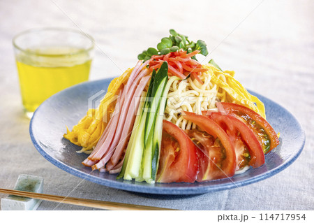 暑い日に美味しい冷やし中華　冷麺 114717954