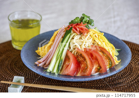 暑い日に美味しい冷やし中華　冷麺 114717955