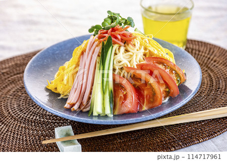 暑い日に美味しい冷やし中華　冷麺 114717961