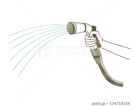 散水ホースヘッドを持つ手 114718339