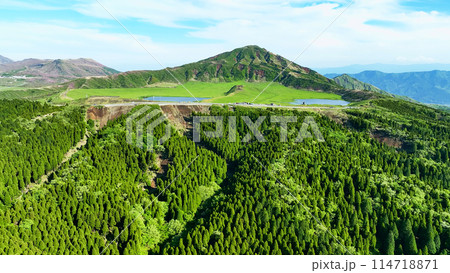広大な草原の風景　空撮 114718871