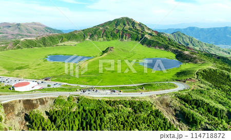 広大な草原の風景　空撮 114718872