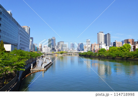 大阪　天満橋から望む中之島方面の風景 114718998