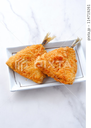 揚げたてて美味しそうなアジフライ 揚げたてて美味しそうなアジフライ 114719261