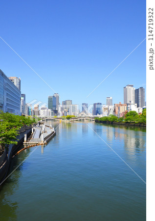 大阪　天満橋から望む中之島方面の風景 114719322
