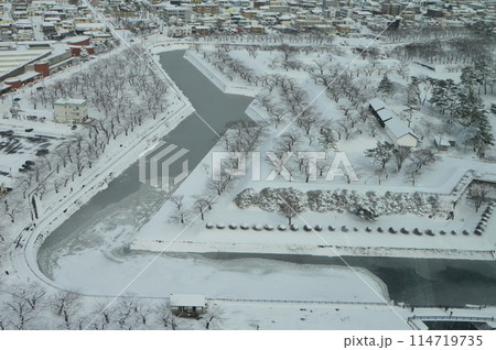 五稜郭タワーの展望台2Fから見た雪の五稜郭(北海道函館市五稜郭町44) 五稜郭タワーの展望台2Fから見た雪の五稜郭(北海道函館市五稜郭町44) 114719735