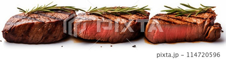 完璧な焼き加減のビーフステーキ 完璧な焼き加減のビーフステーキ 114720596