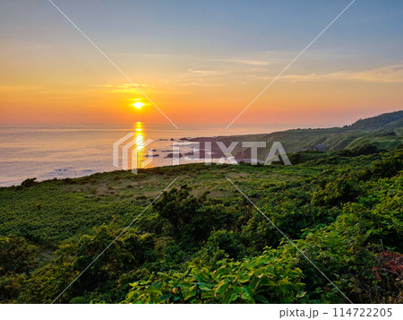 男鹿半島の夕暮れ 114722205