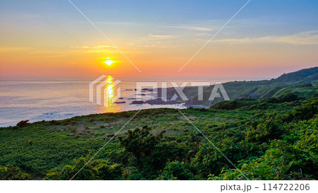 男鹿半島の夕暮れ 114722206