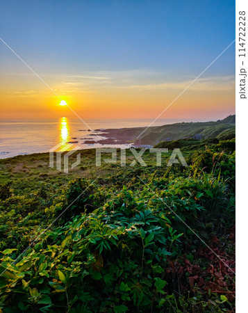 男鹿半島の夕暮れ 114722228