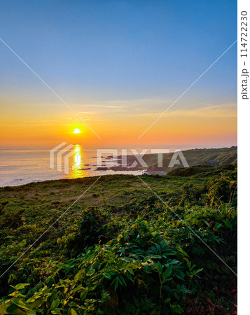 男鹿半島の夕暮れ 114722230