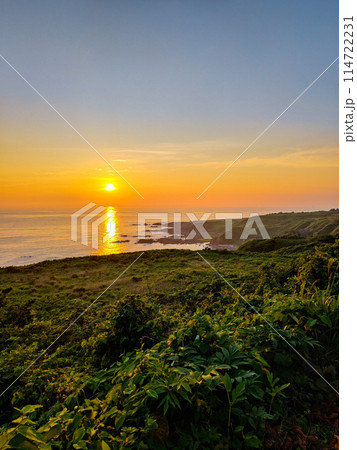 男鹿半島の夕暮れ 114722231