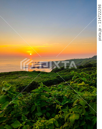 男鹿半島の夕暮れ 114722298